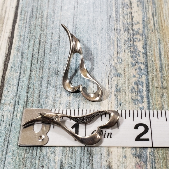 Upside-Down Heart Earrings. - Picture 5 of 8